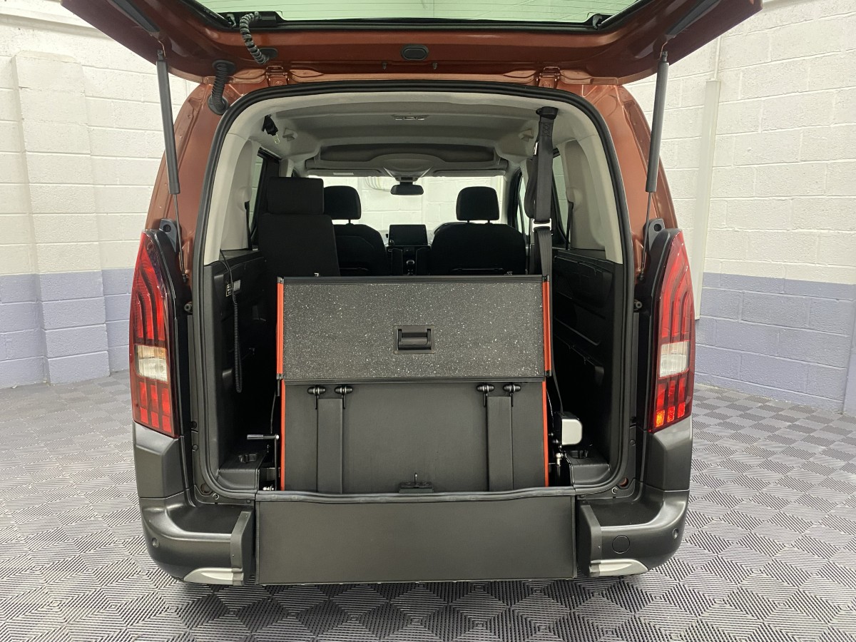Peugeot Rifter WAV rear ramp in upright position SH71ONK