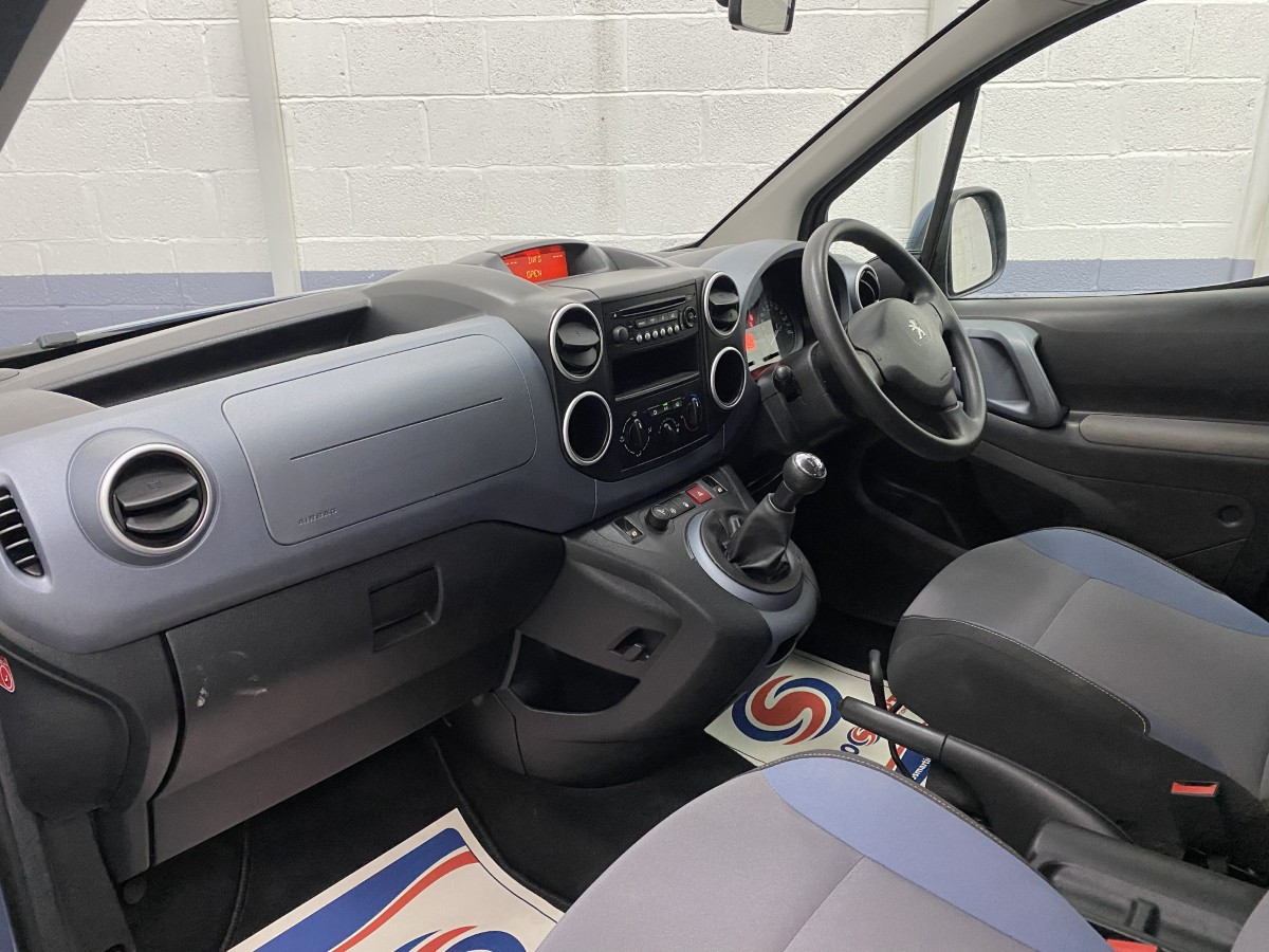 2014 Peugeot Partner wheelchair accessible vehicle dashboard SF64FNS
