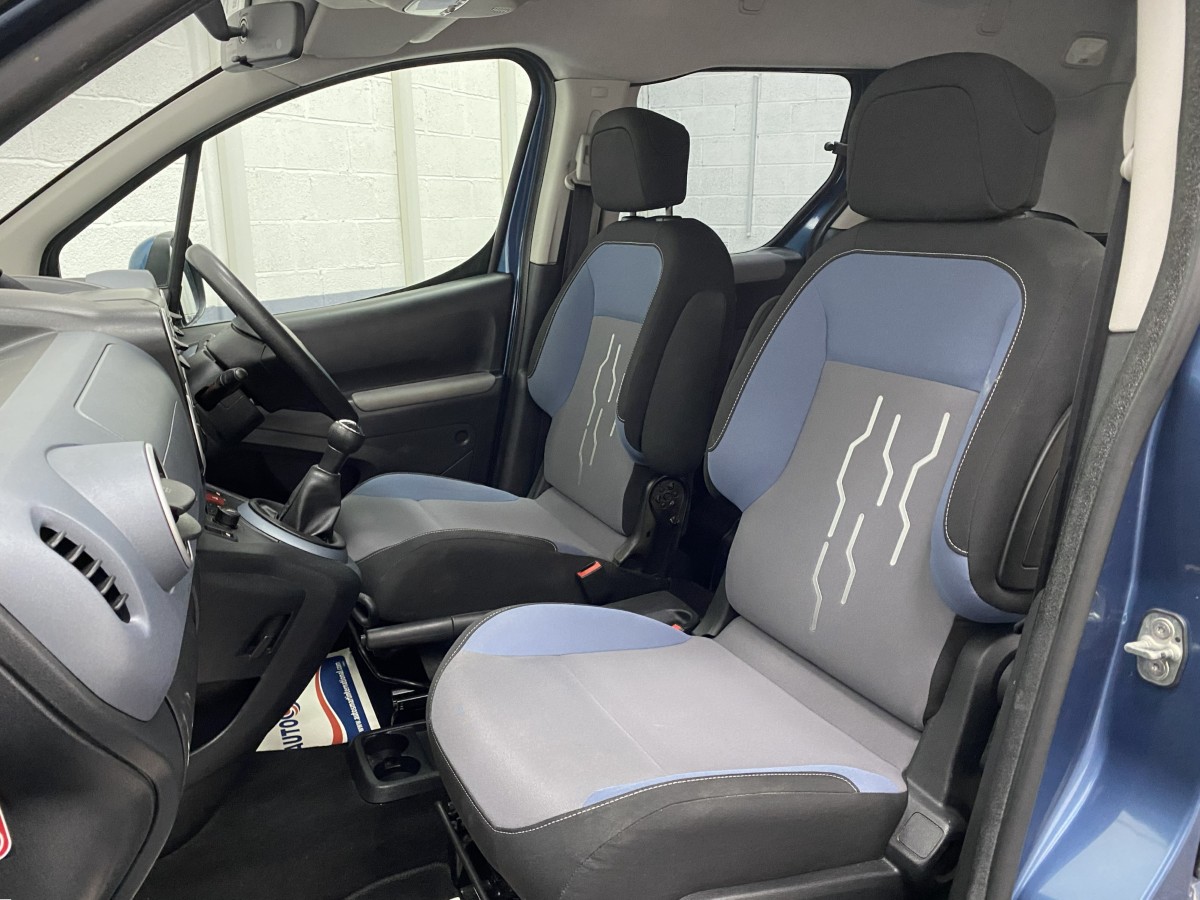 2014 Peugeot Partner wheelchair accessible vehicle front seats SF64FNS