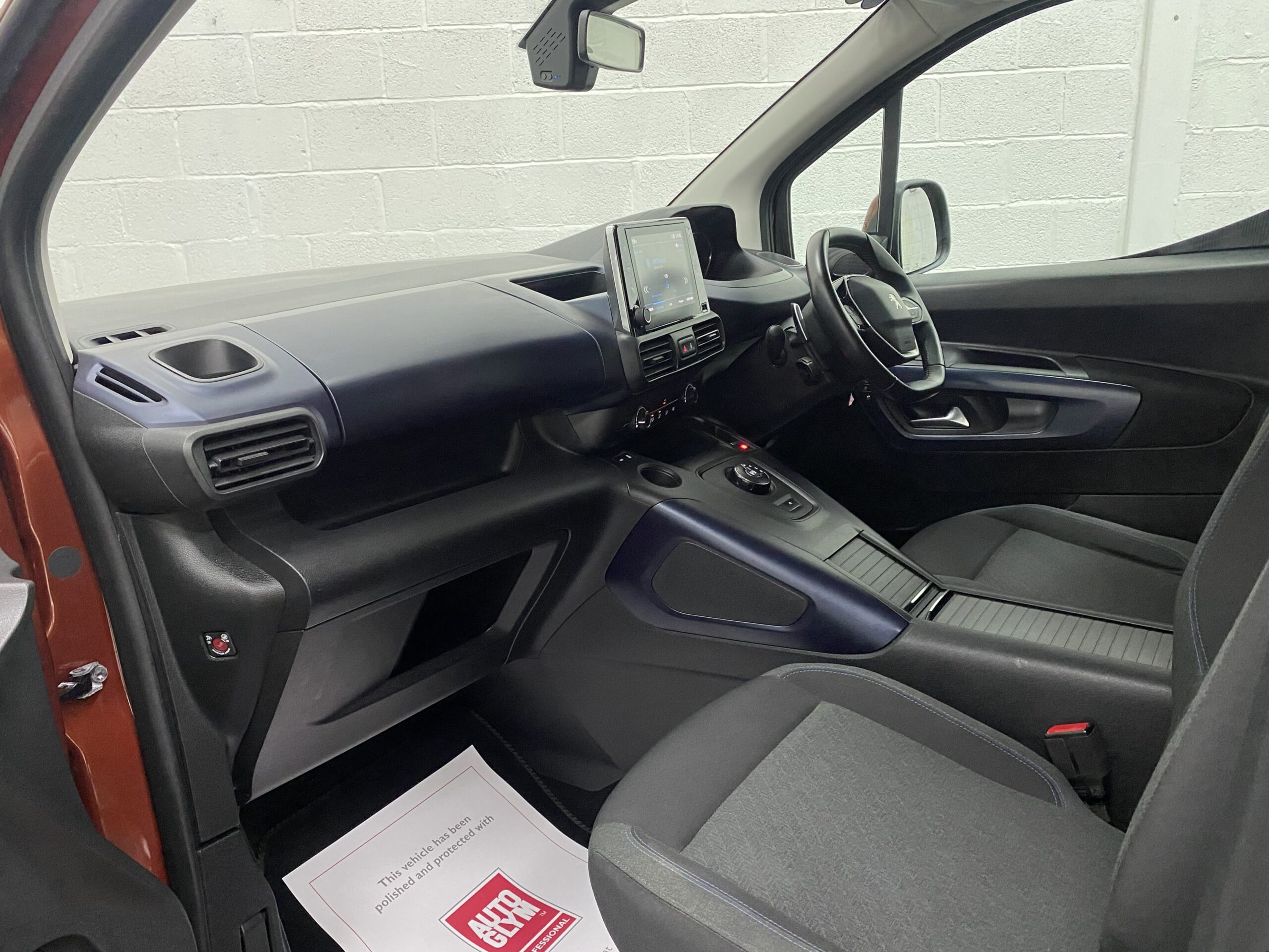 Peugeot Rifter WAV dashboard SF19CCU