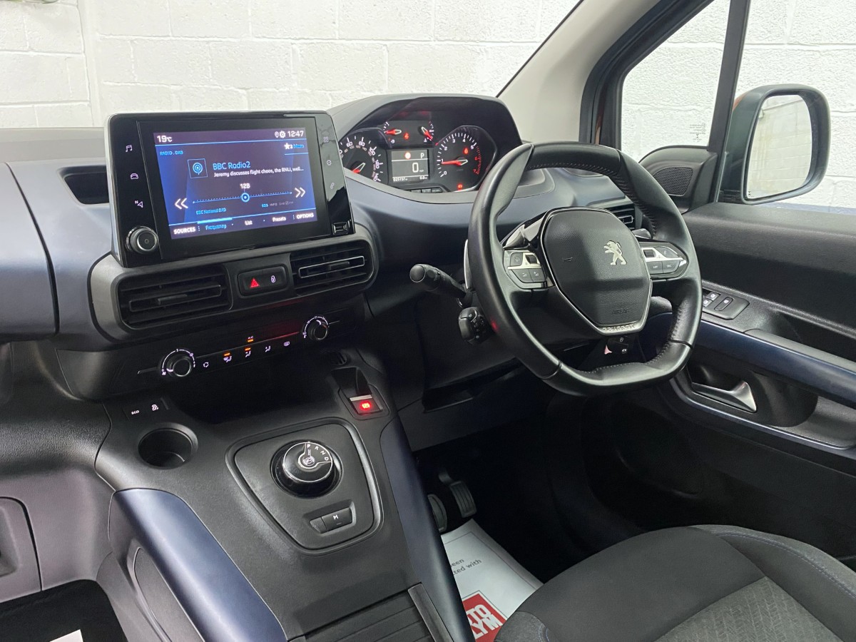 Peugeot Rifter WAV Central Dashboard controls and touch screen SF19CCU