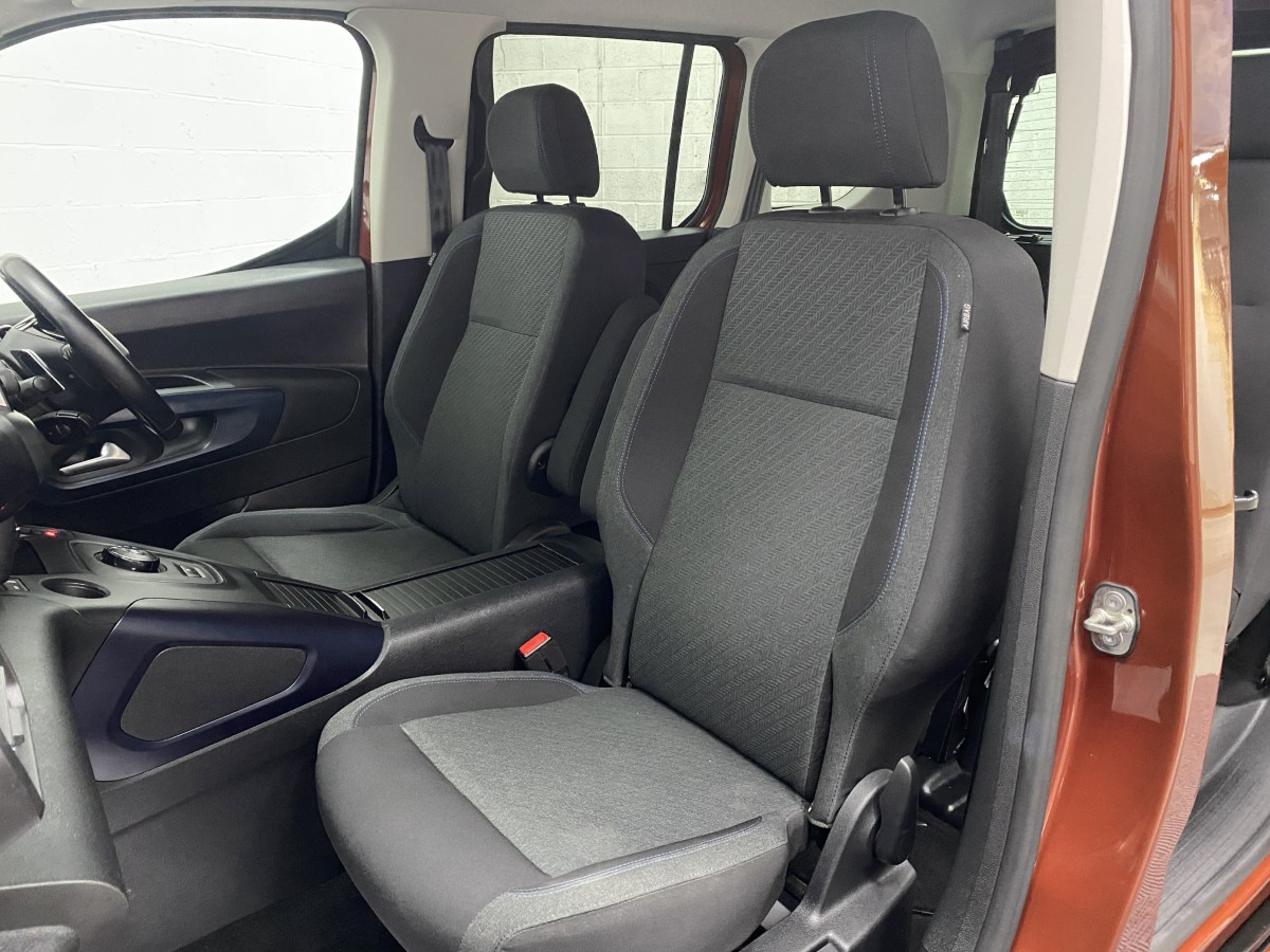 Peugeot Rifter WAV front seats SF19CCU