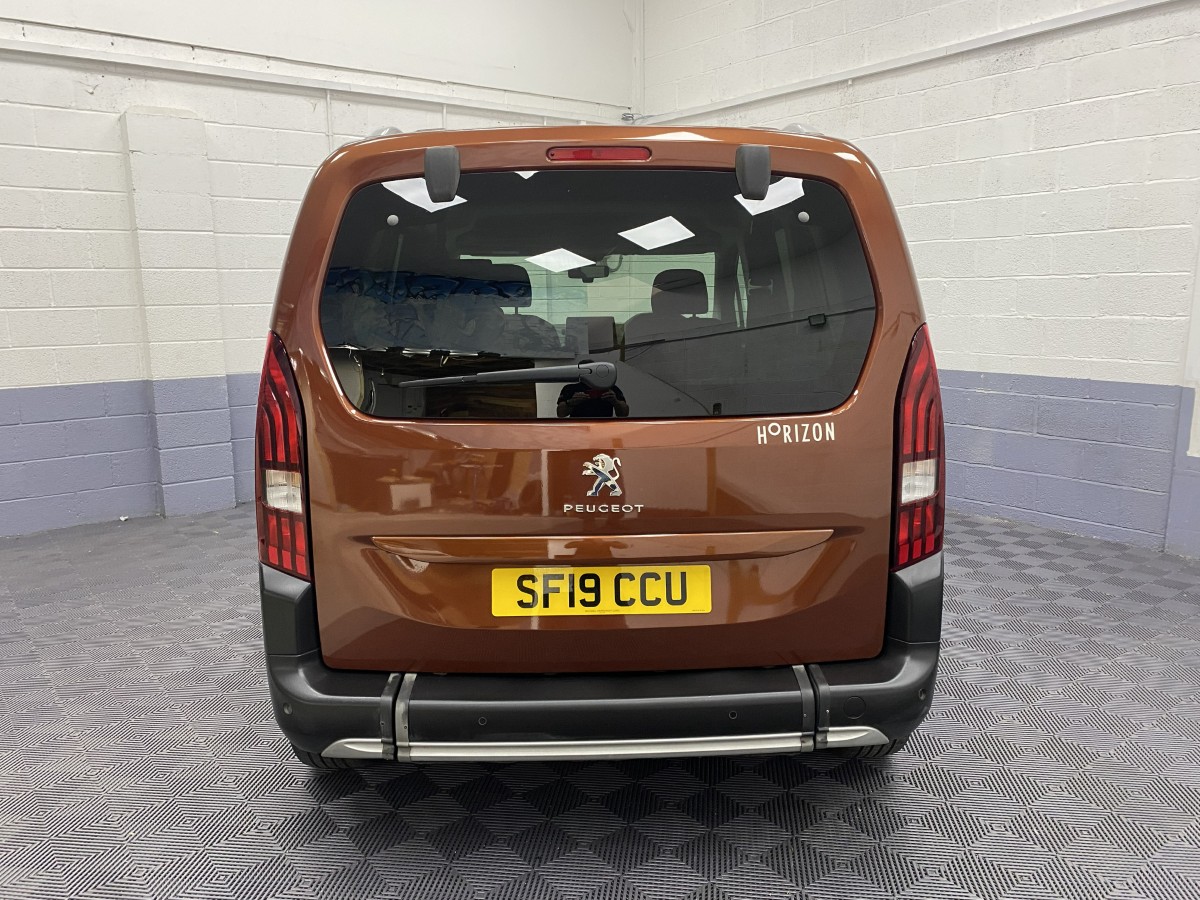 Peugeot Rifter WAV rear view SF19CCU