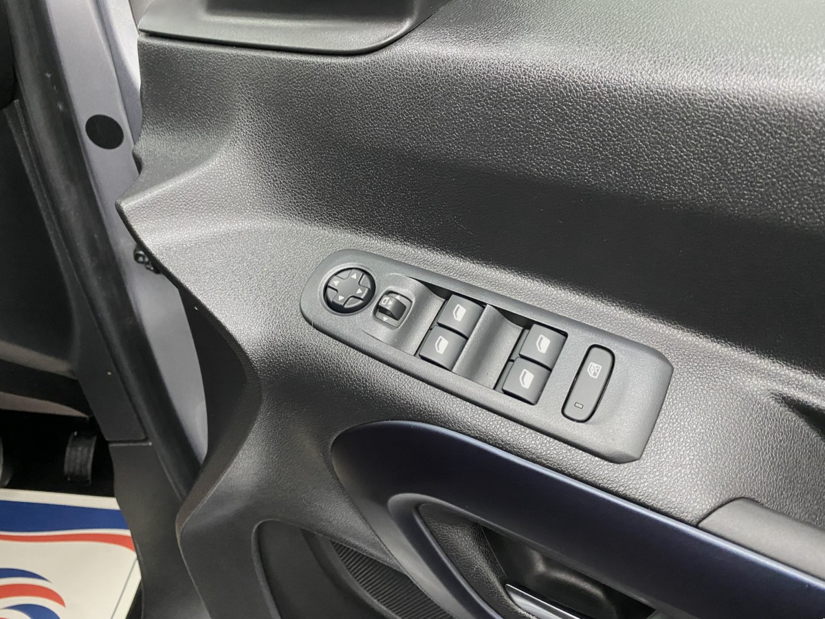 2022 (22) Peugeot Rifter 1.5 BlueHDi Wheelchair Accessible Vehicle (WAV)
