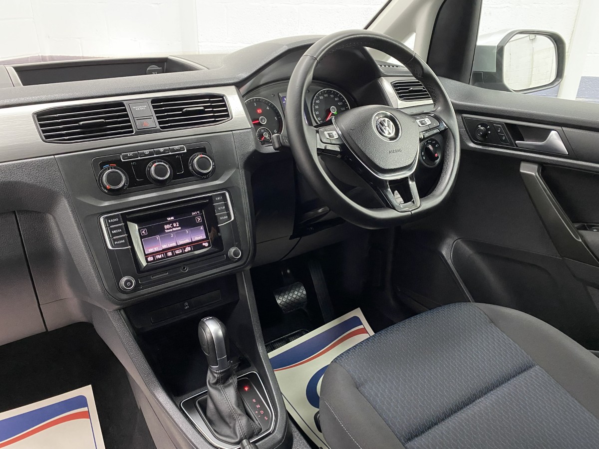 2021 Volkswagen Caddy Maxi center dashboard view of radio, heater controls SB21UOH