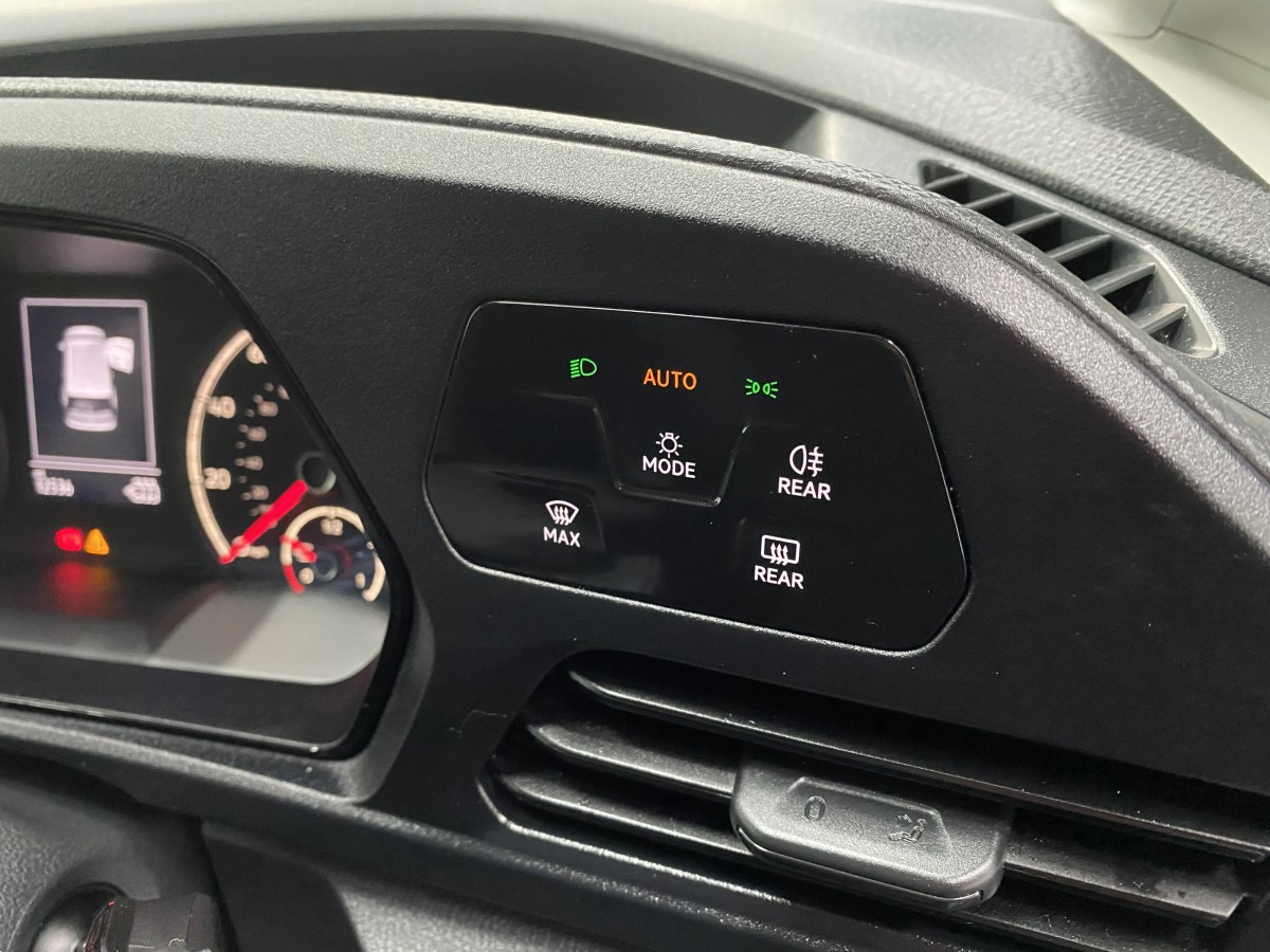 2022 72 Volkswagen Caddy Maxi 1.5 TSi Wheelchair Accessible Vehicle (WAV)