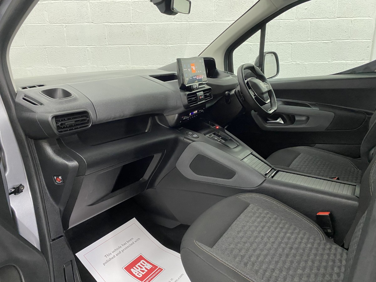 A Peugeot Rifter LWB Automatic Wheelchair Accessible Vehicle Dashboard SB24MJY