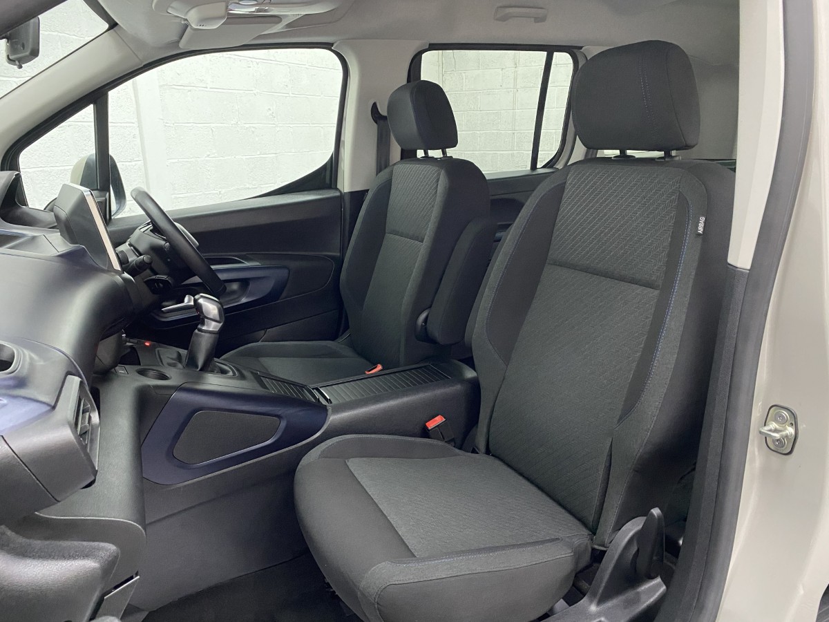Front seat of a Peugeot Rifter WAV SF69HMG
