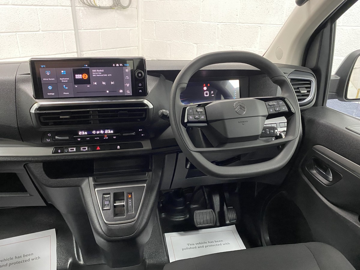 Citroen Spacetouer Wheelchair Accessible Vehicle steering wheel and driver controls ND26CGG