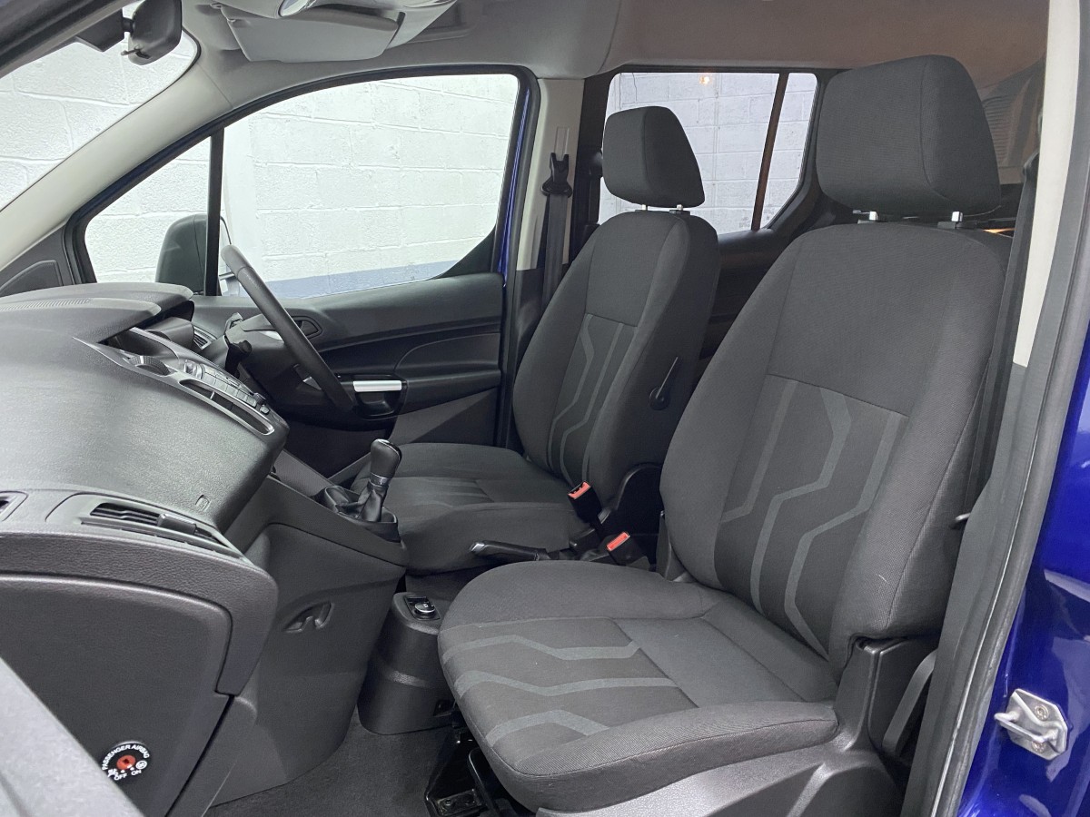 2017 Ford Tourneo Connect front seats BG17WMK