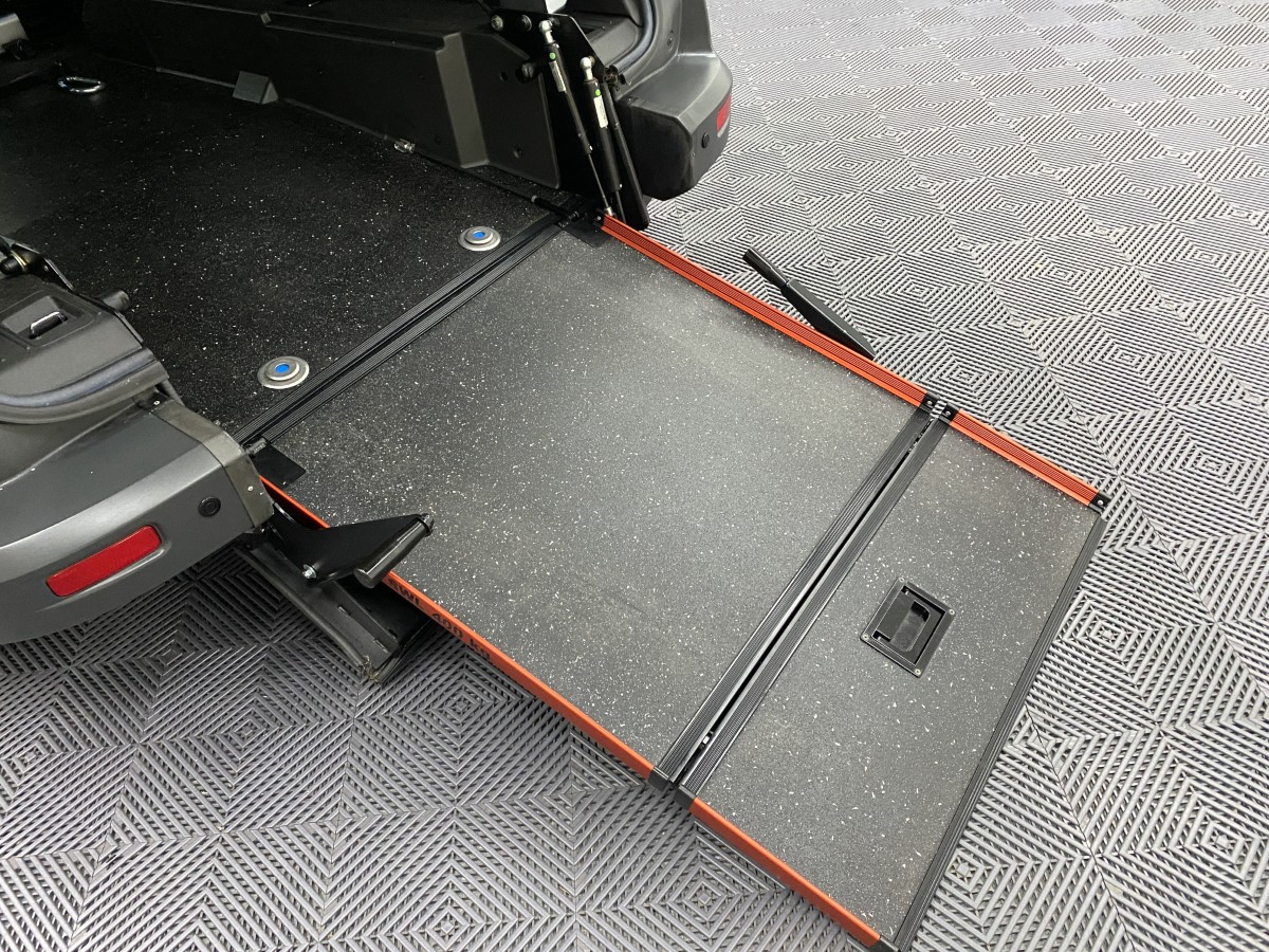 2017 Ford Tourneo Connect WAV rear wheelchair ramp BG17WMK