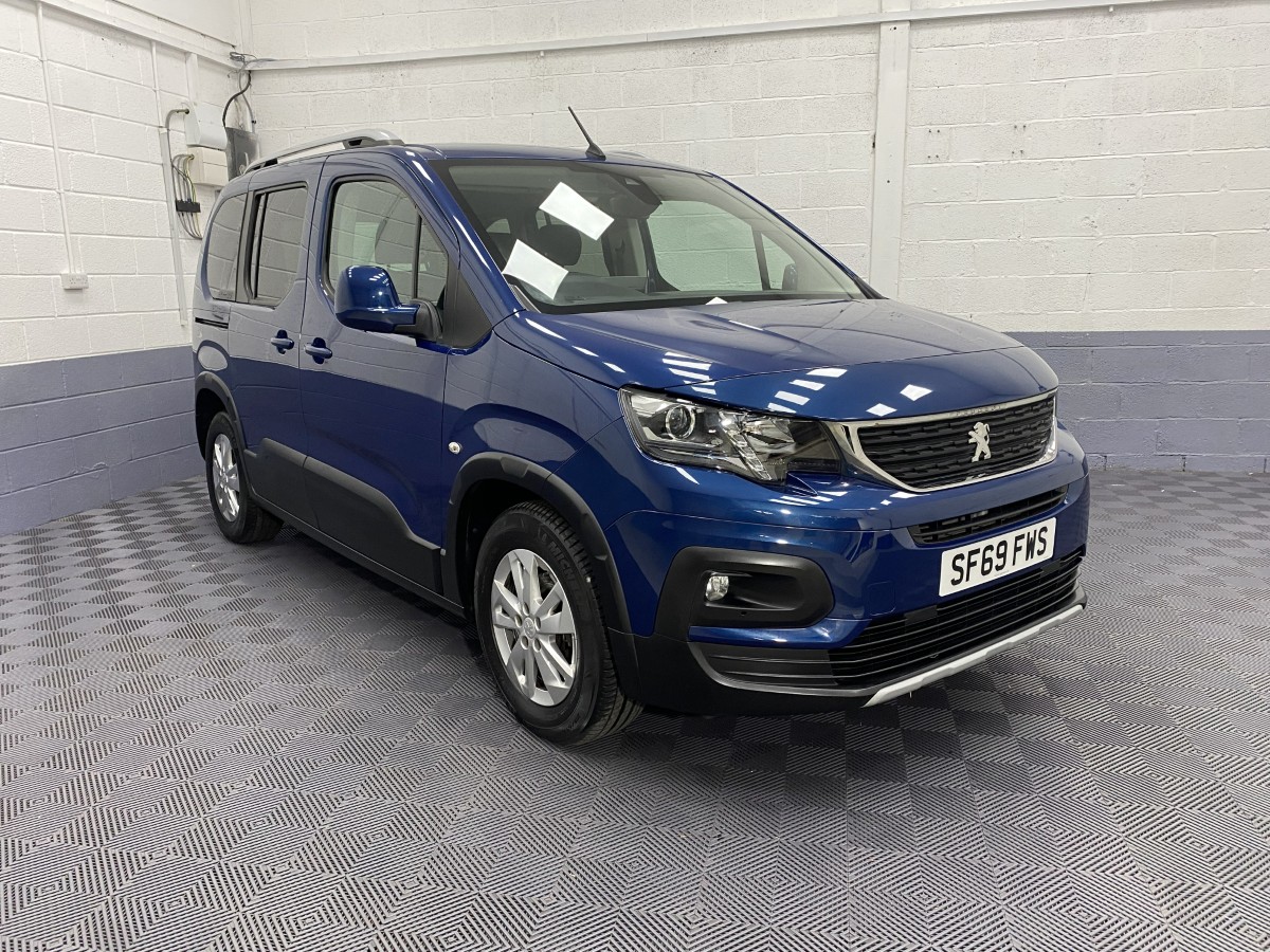 Peugeot Rifter WAV front three quarter view SF69FWS