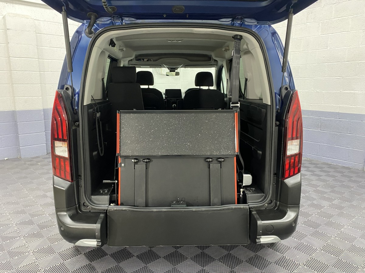 Peugeot Rifter Horizon rear wheelchair ramp in the stored position SF69 FWS