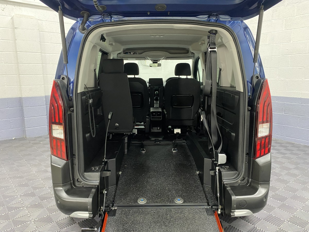 Peugeot Rifter Rear Wheelchair Area and lowered rear floor section SF69FWS