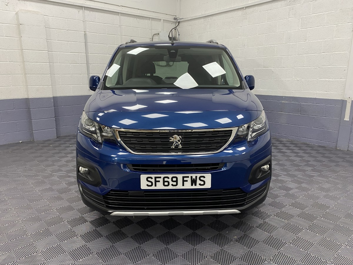 Peugeot Rifter WAV front view SF69 FWS